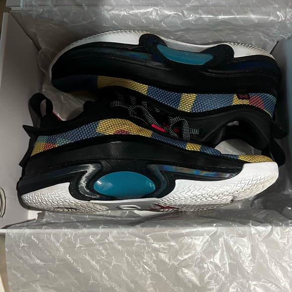 Jordan #36 size 11 1/2 in excellent condition - Picture 4 of 11